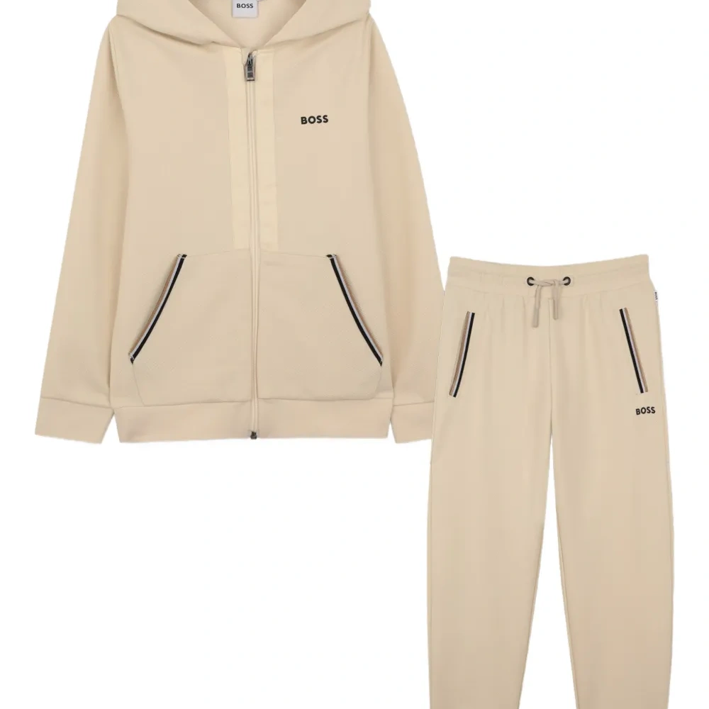 Спортивный костюм с логотипом Спортивный костюм с логотипом