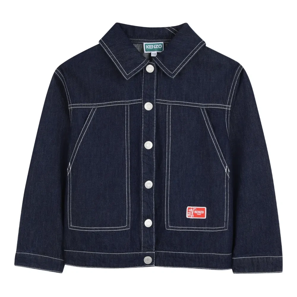 Джинсовая куртка на пуговицах