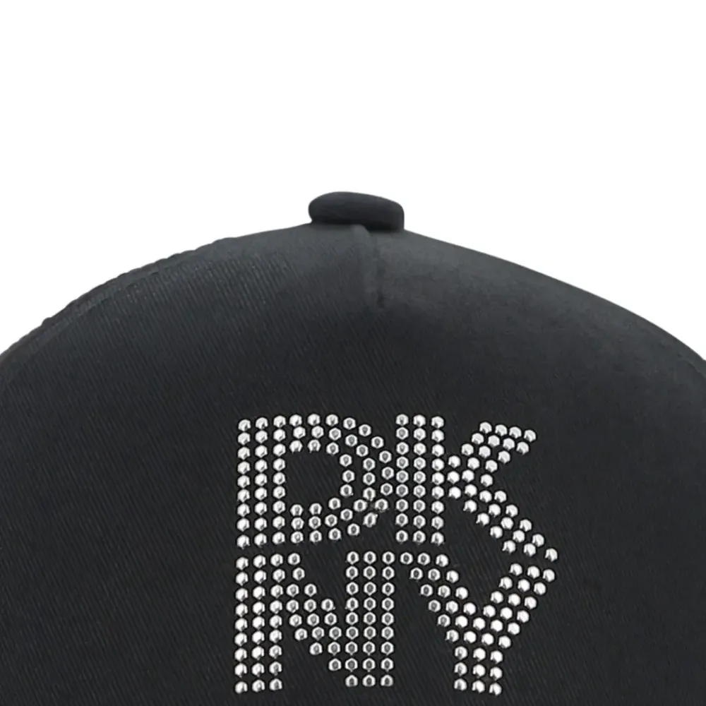 Кепка с логотипом