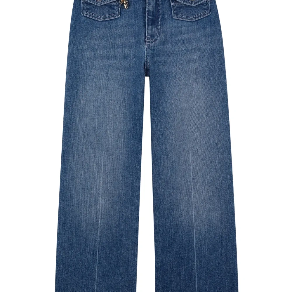 Джинсы с накладными карманами