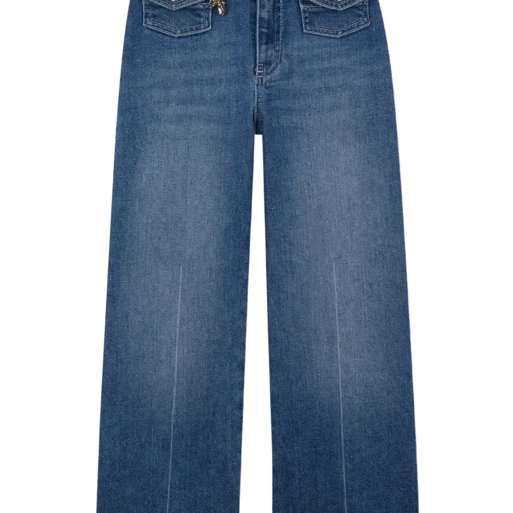 Джинсы с накладными карманами