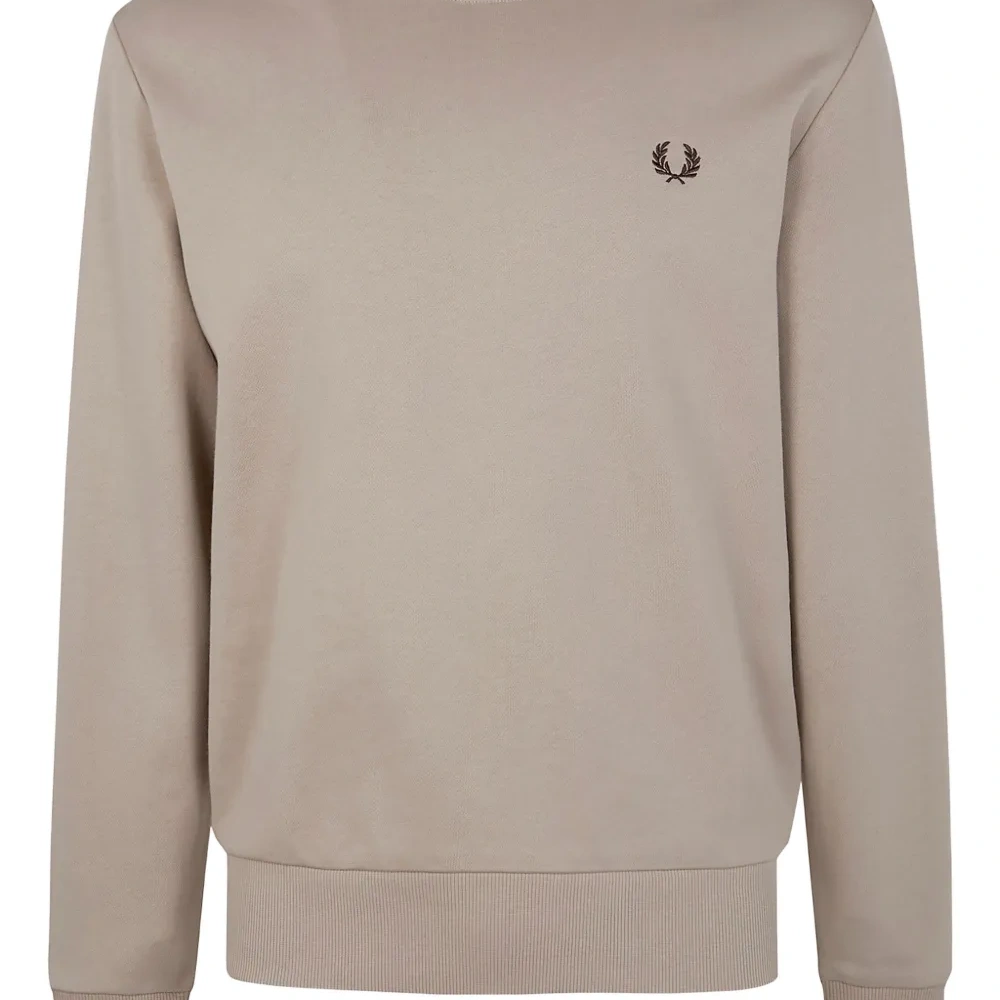 Свитшот с вышитым логотипом