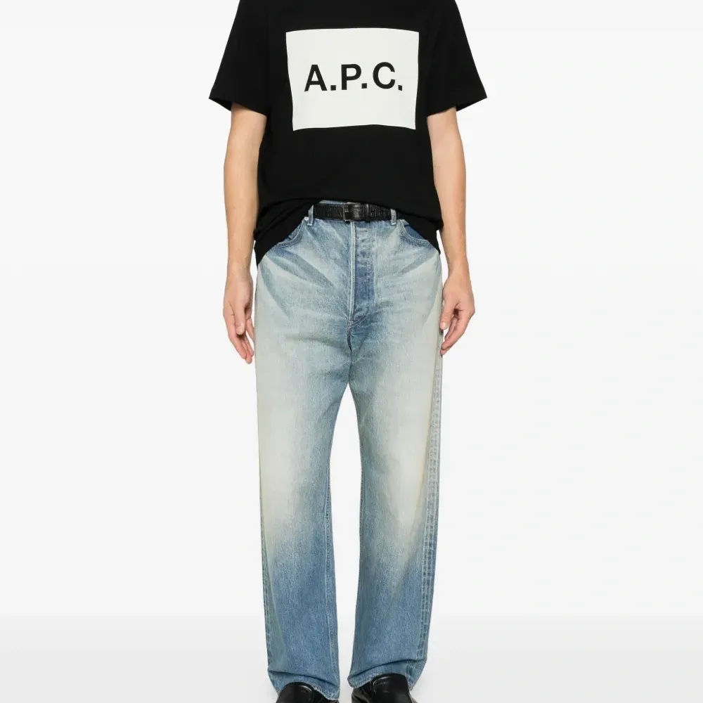 Футболка с логотипом