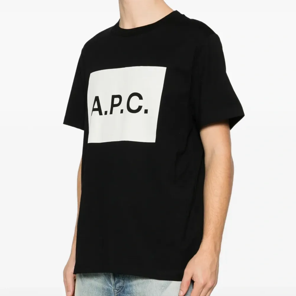 Футболка с логотипом