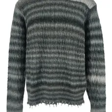 Свитер с круглым вырезом и бахромой