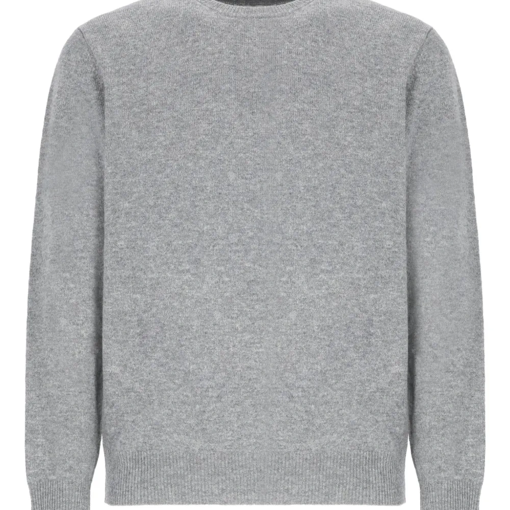 Джемпер с круглым вырезом и длинными рукавами