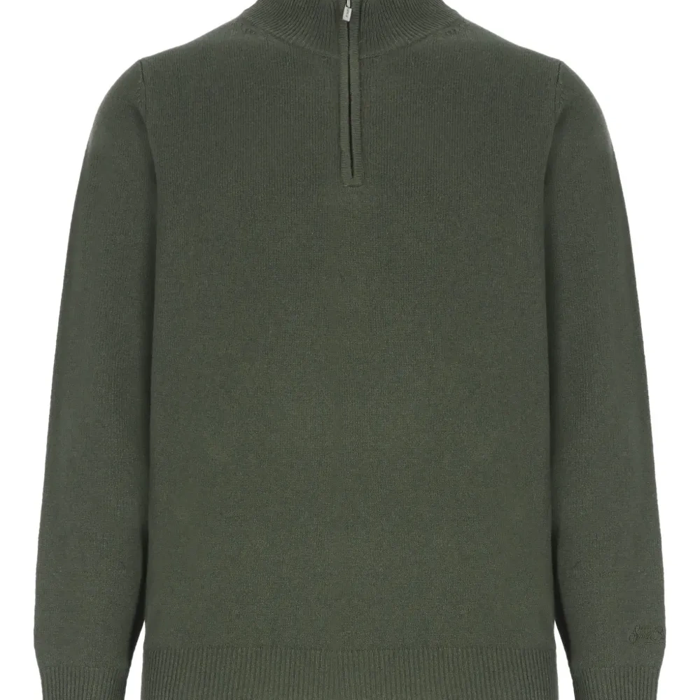 Свитер из шерсти ягнёнка с молнией на воротнике