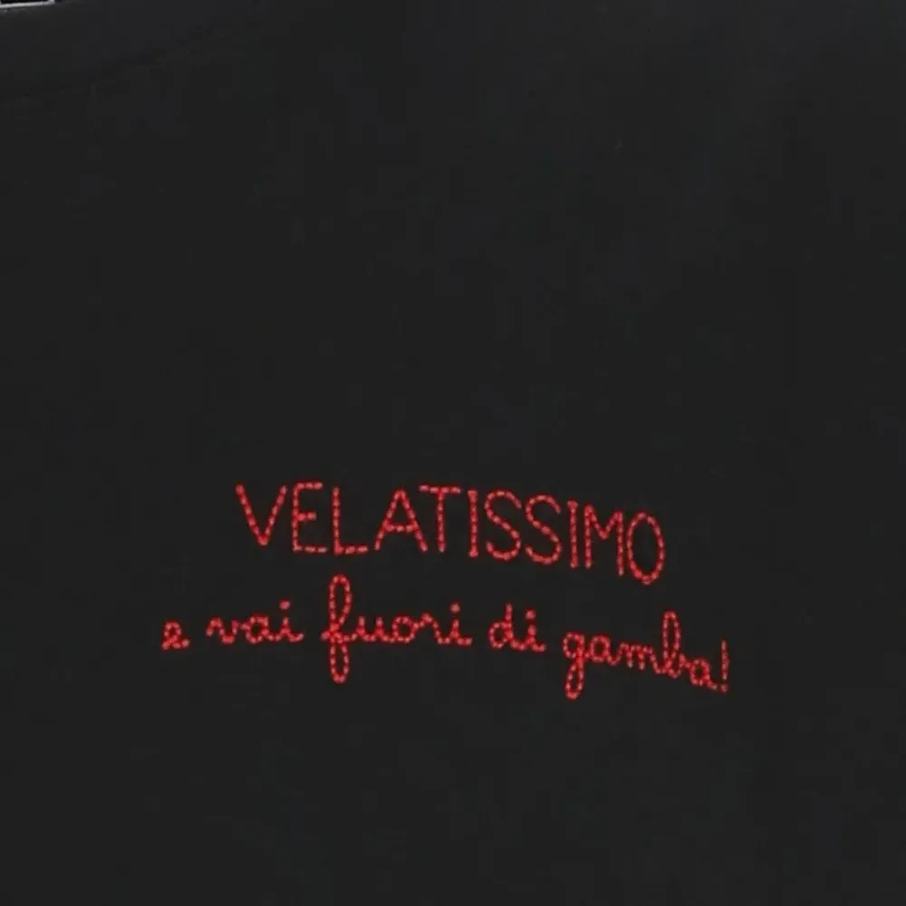 Футболка с вышивкой и круглым вырезом