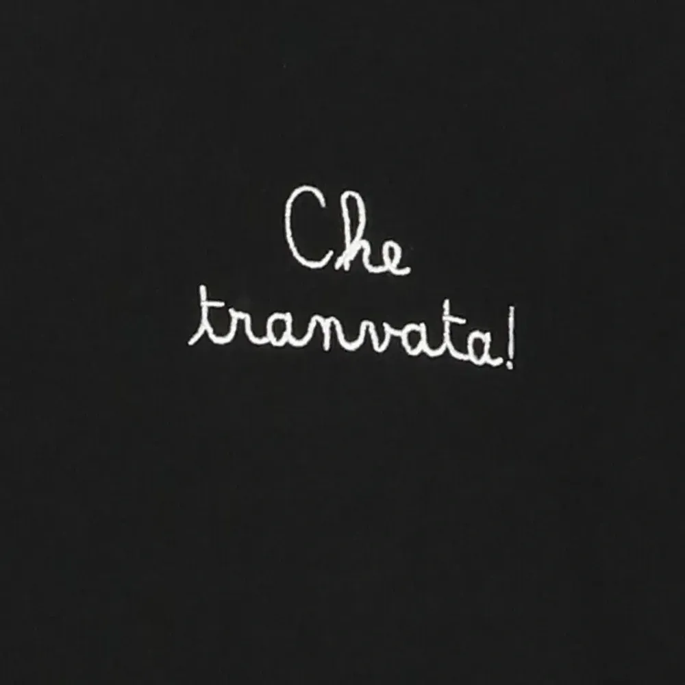 Вязаный свитер с вышивкой и круглым вырезом