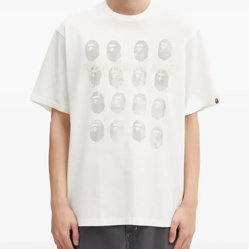 Футболка с принтом логотипа и окрашенная в готовом виде