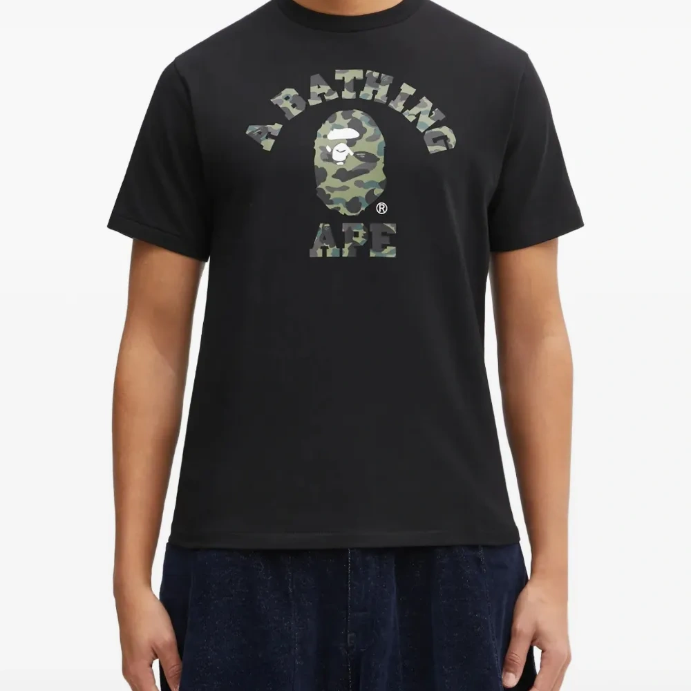 Футболка с принтом логотипа College и камуфляжным узором 1st Camo