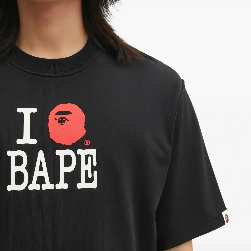 Футболка с логотипом наизнанку