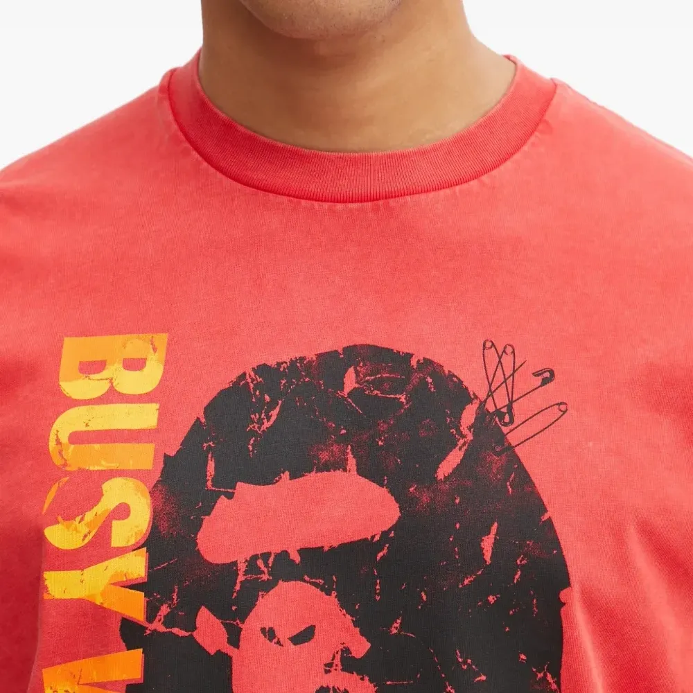 Футболка с графическим принтом и окрашенная в готовом виде Футболка с графическим принтом и окрашенная в готовом виде