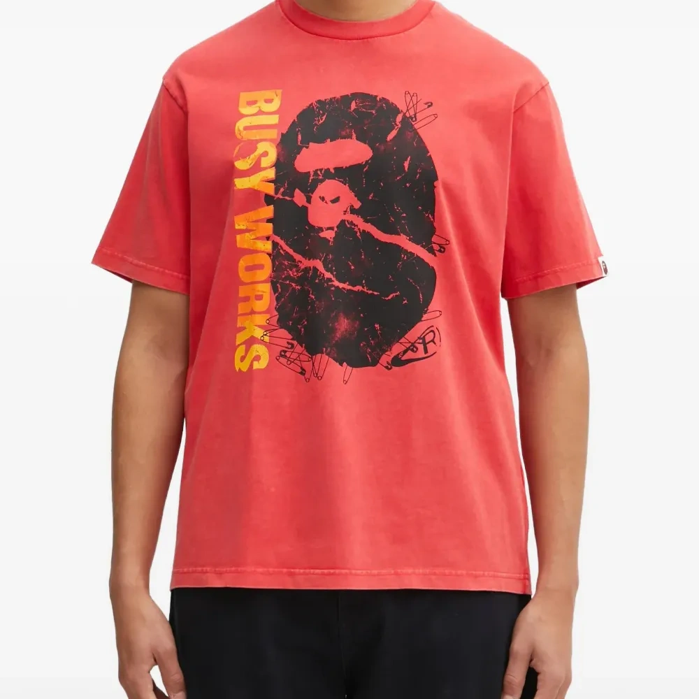 Футболка с графическим принтом и окрашенная в готовом виде