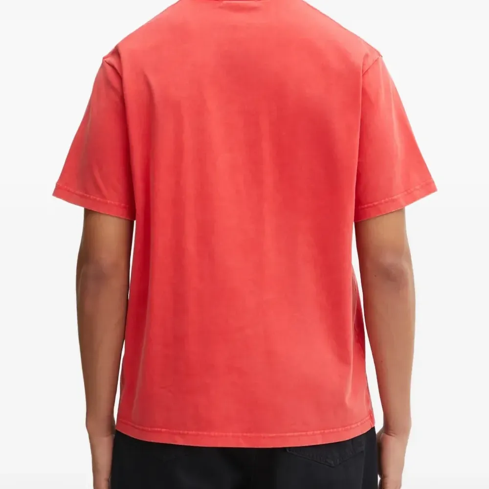 Футболка с графическим принтом и окрашенная в готовом виде Футболка с графическим принтом и окрашенная в готовом виде