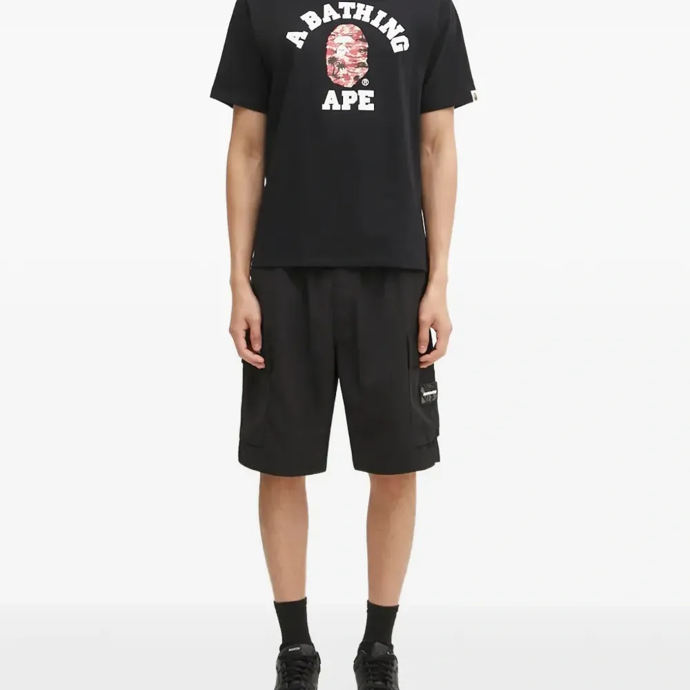 Футболка с принтом логотипа