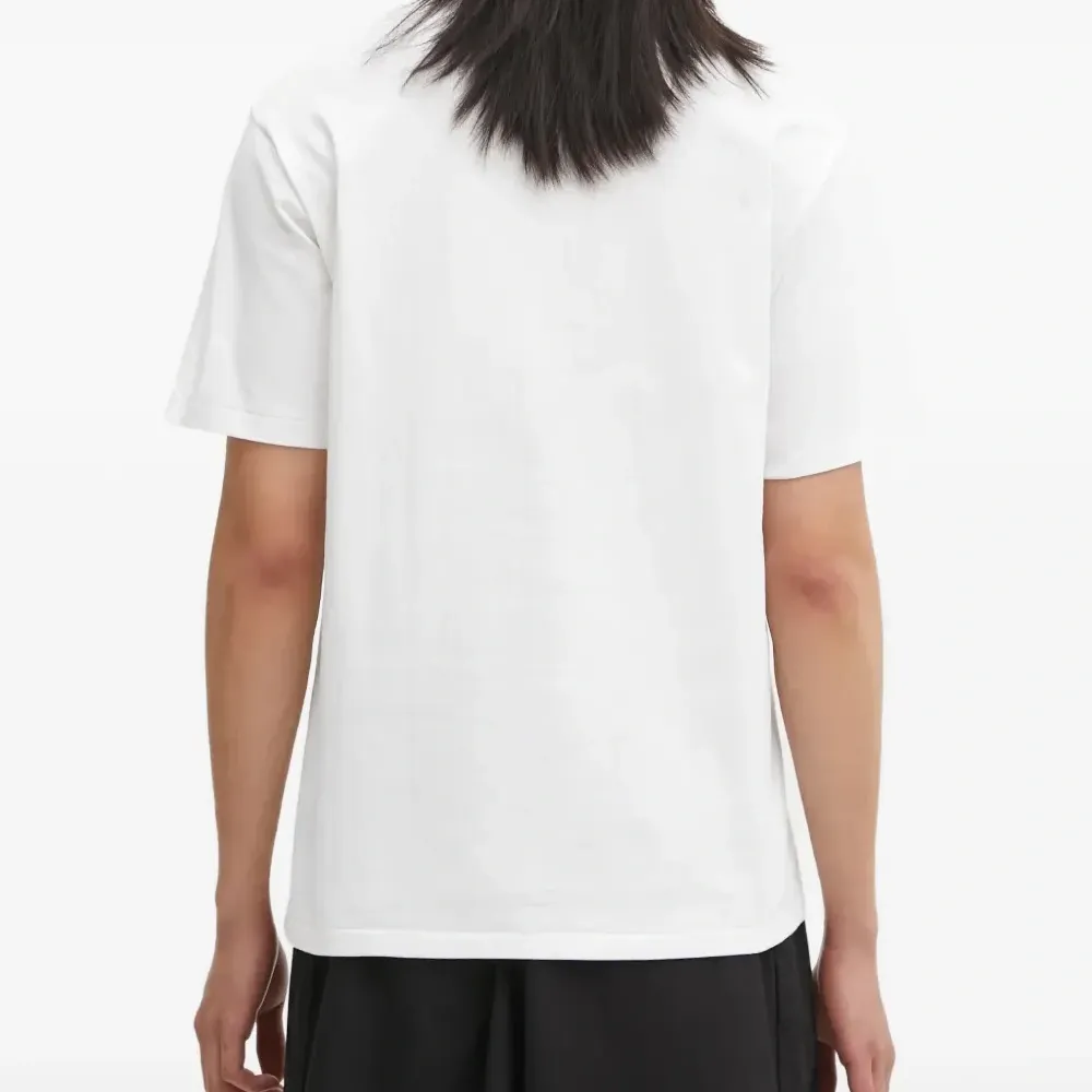 Футболка с принтом логотипа College и камуфляжным узором 1st Camo Футболка с принтом логотипа College и камуфляжным узором 1st Camo