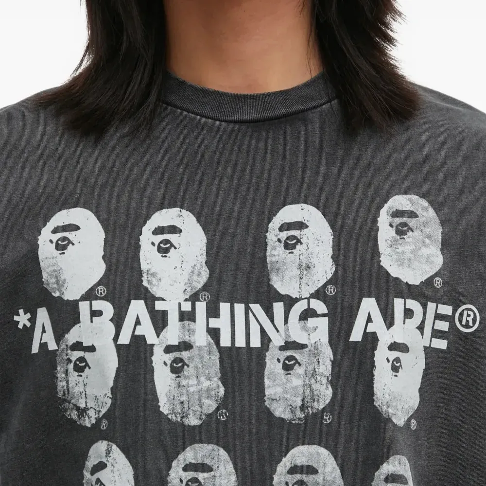 Футболка с логотипом и окрашиванием изделия