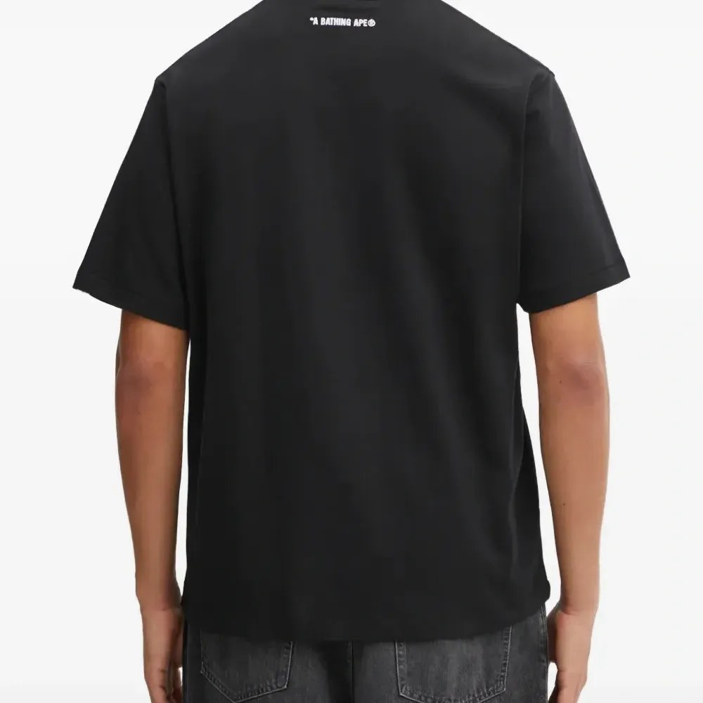 Футболка Milo с графическим принтом в стиле колледжа Футболка Milo с графическим принтом в стиле колледжа