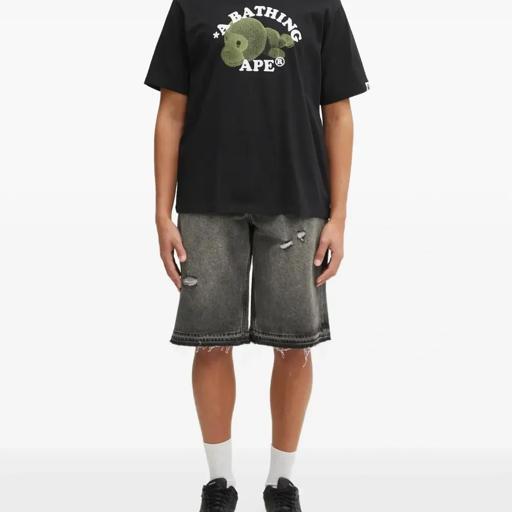 Футболка Milo с графическим принтом в стиле колледжа Футболка Milo с графическим принтом в стиле колледжа