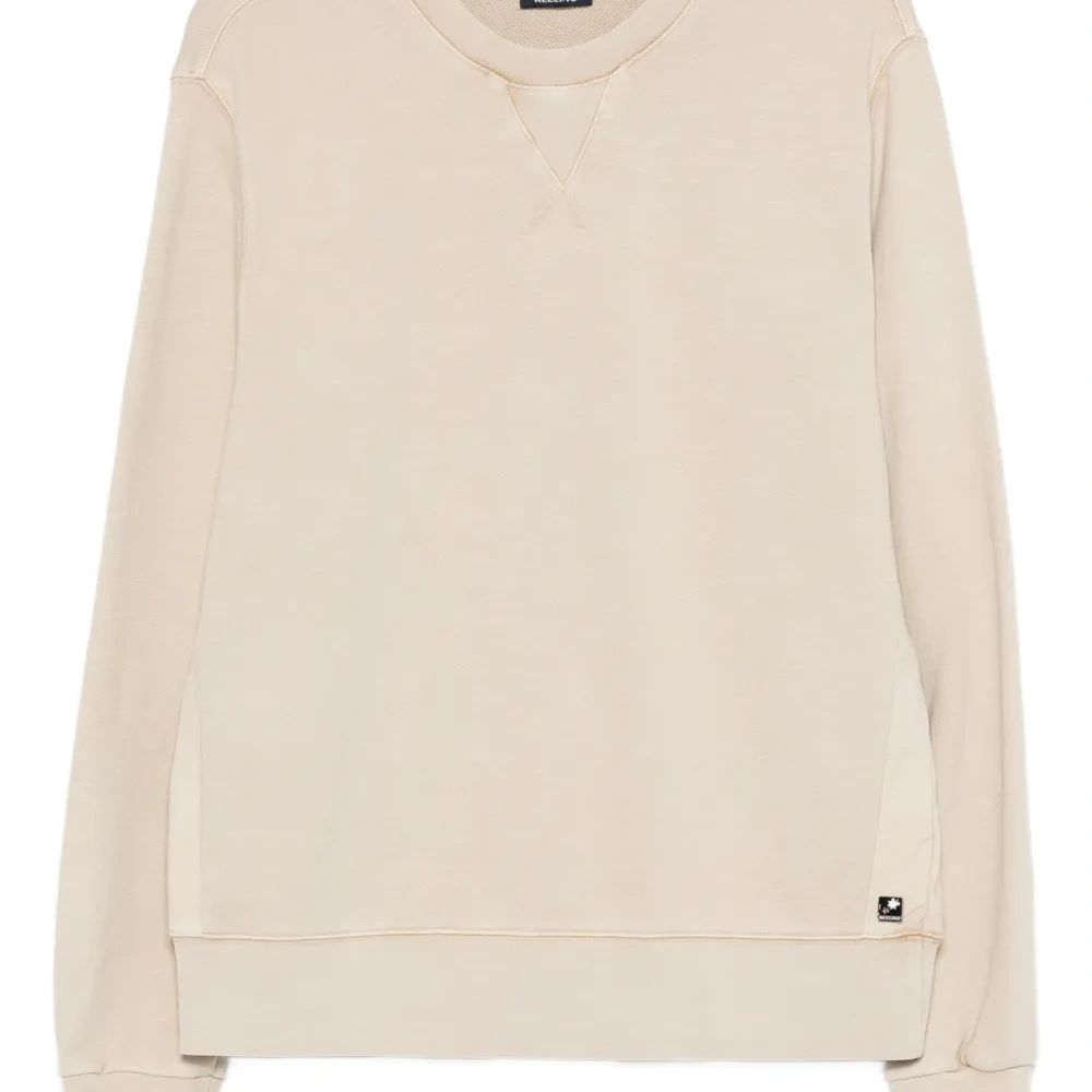 Джемпер с круглым вырезом и длинными рукавами