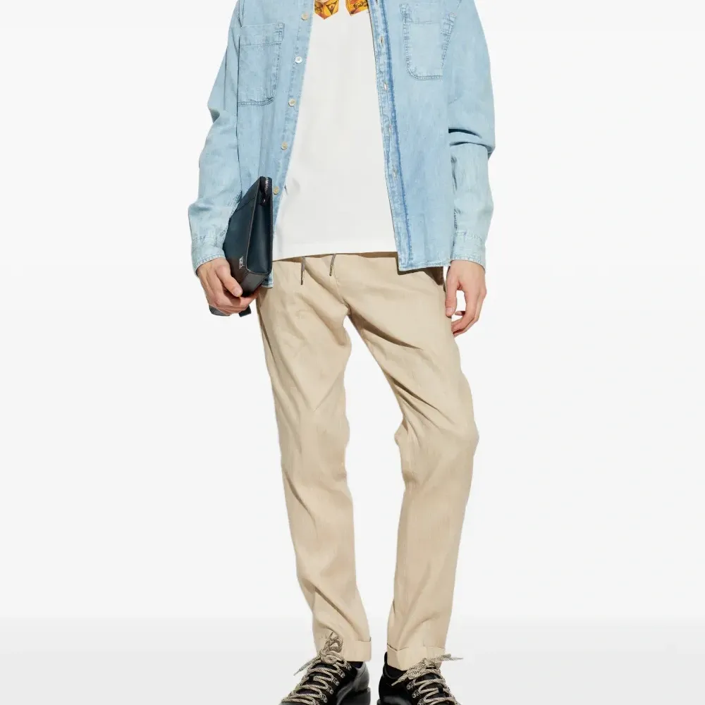 Джинсовая рубашка с застёжкой на пуговицы и карманом