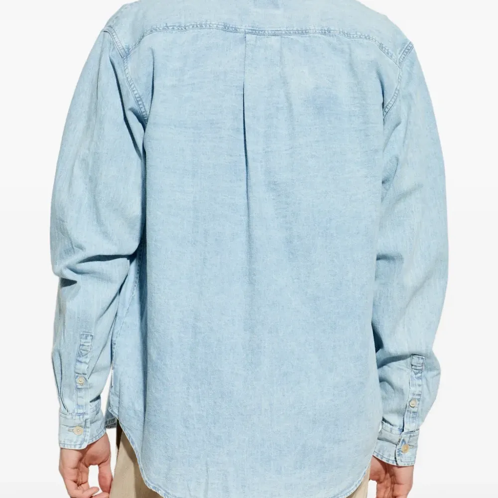 Джинсовая рубашка с застёжкой на пуговицы и карманом