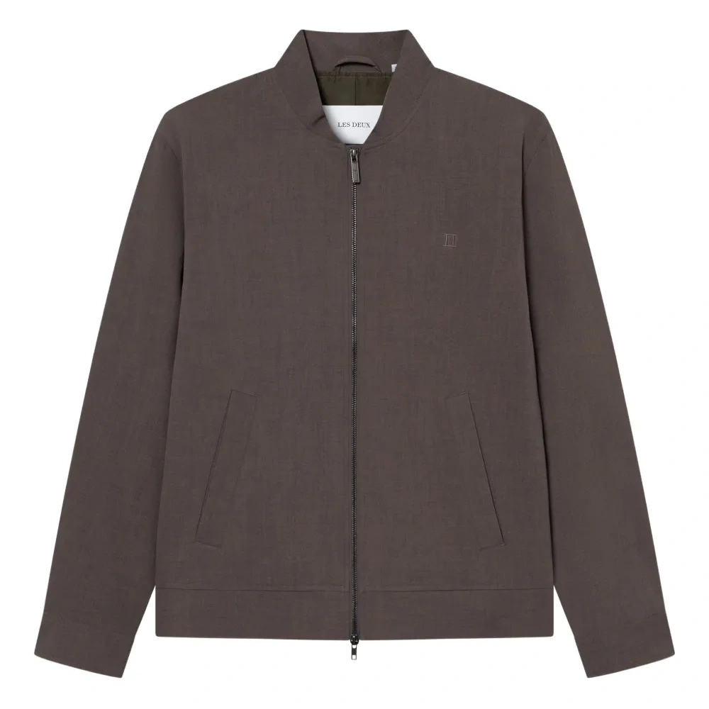 Куртка с вышитым логотипом