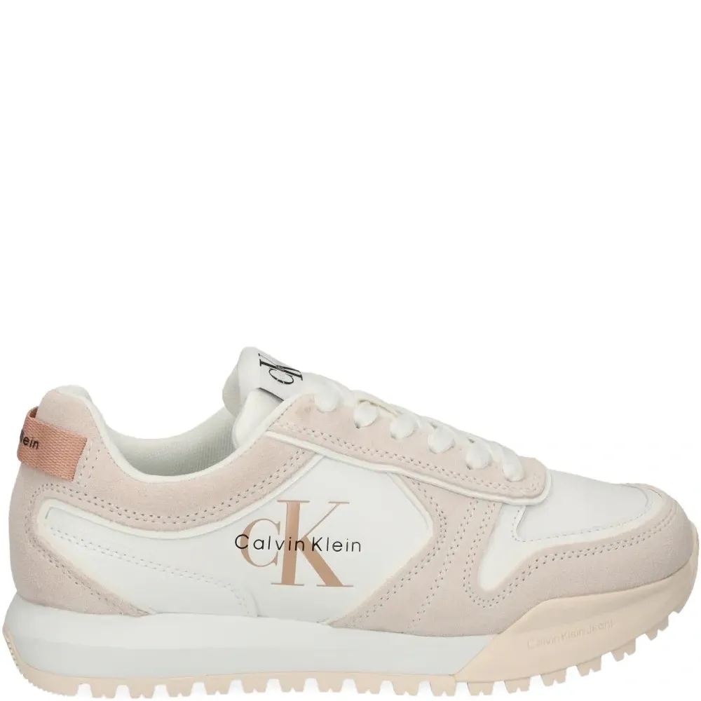 Кроссовки с логотипом