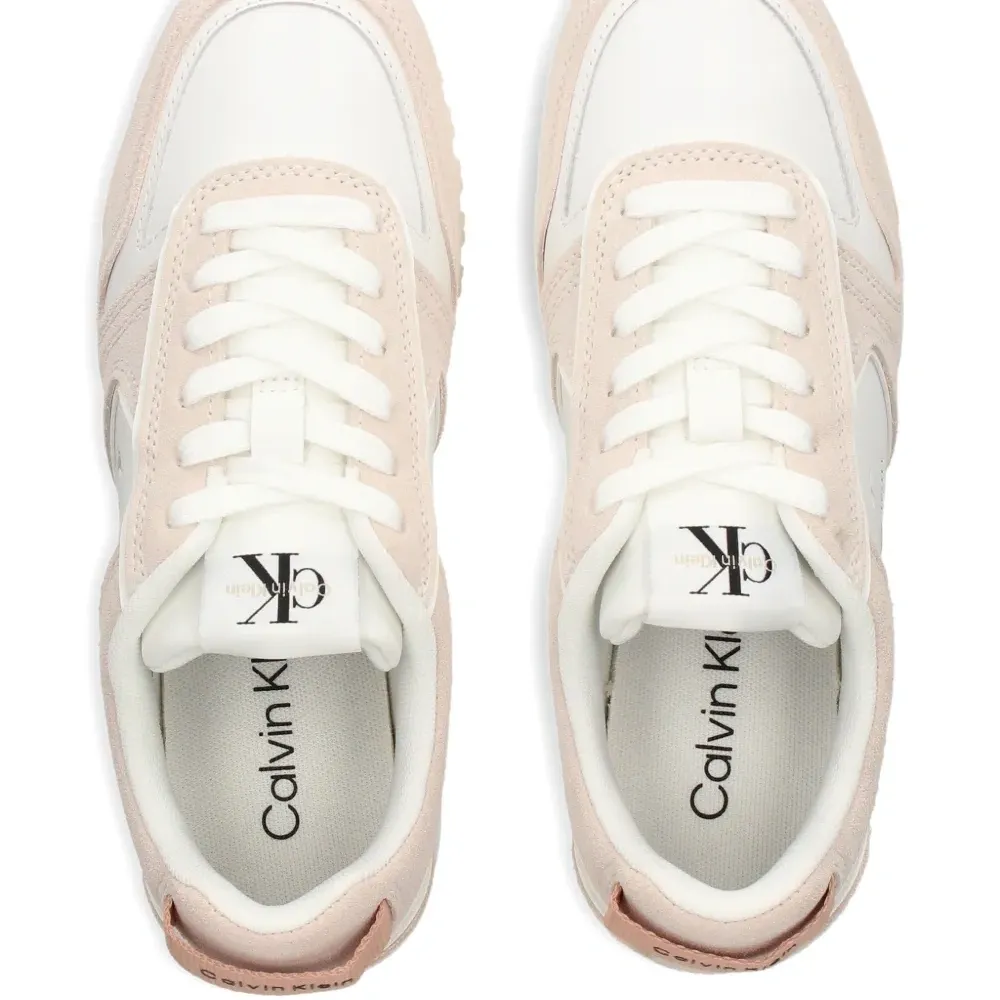 Кроссовки с логотипом