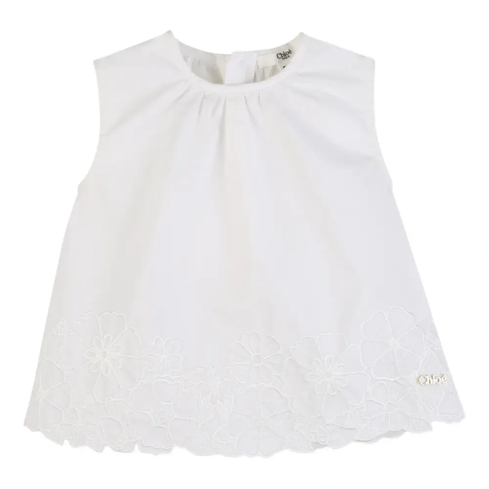 Топ с цветочными аппликациями