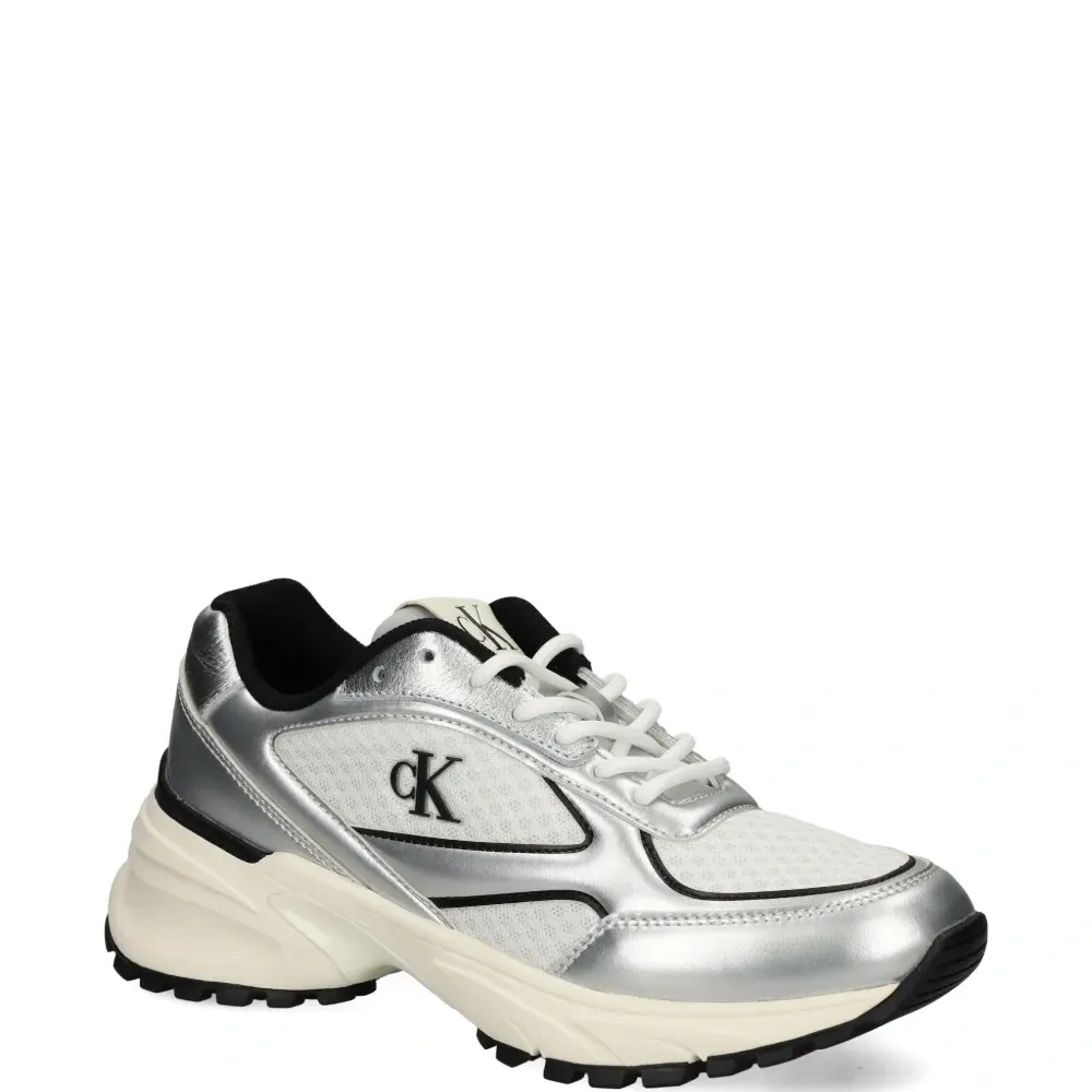 Кроссовки с логотипом