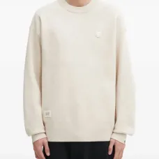 Свитшот с нашивкой-логотипом