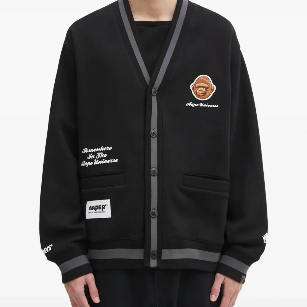 Кардиган с V-образным вырезом и нашивками