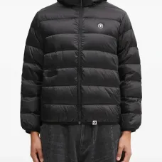 Стеганая куртка с капюшоном Стеганая куртка с капюшоном