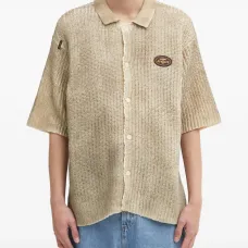 Рубашка на пуговицах с нашивками