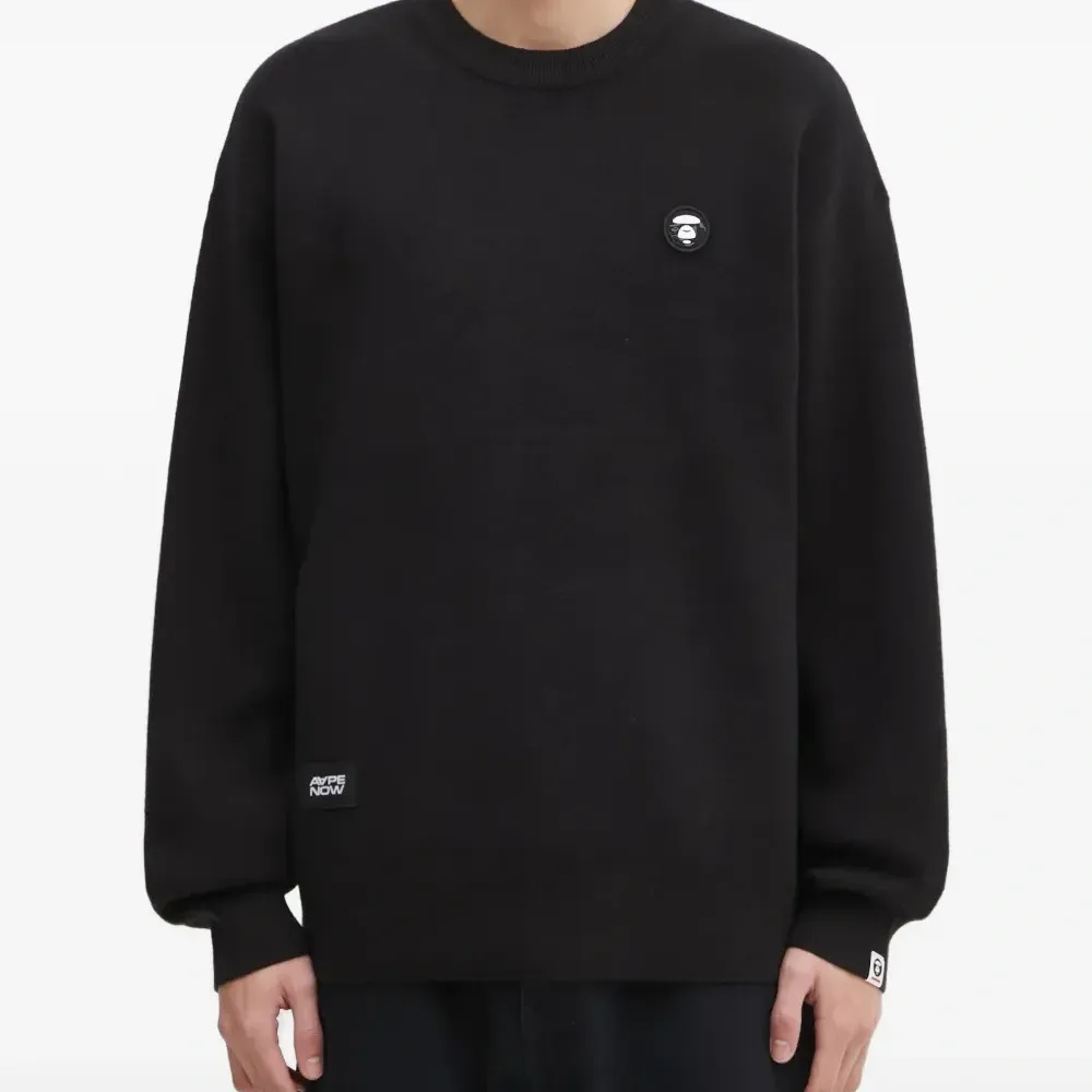 Свитшот с нашивкой-логотипом