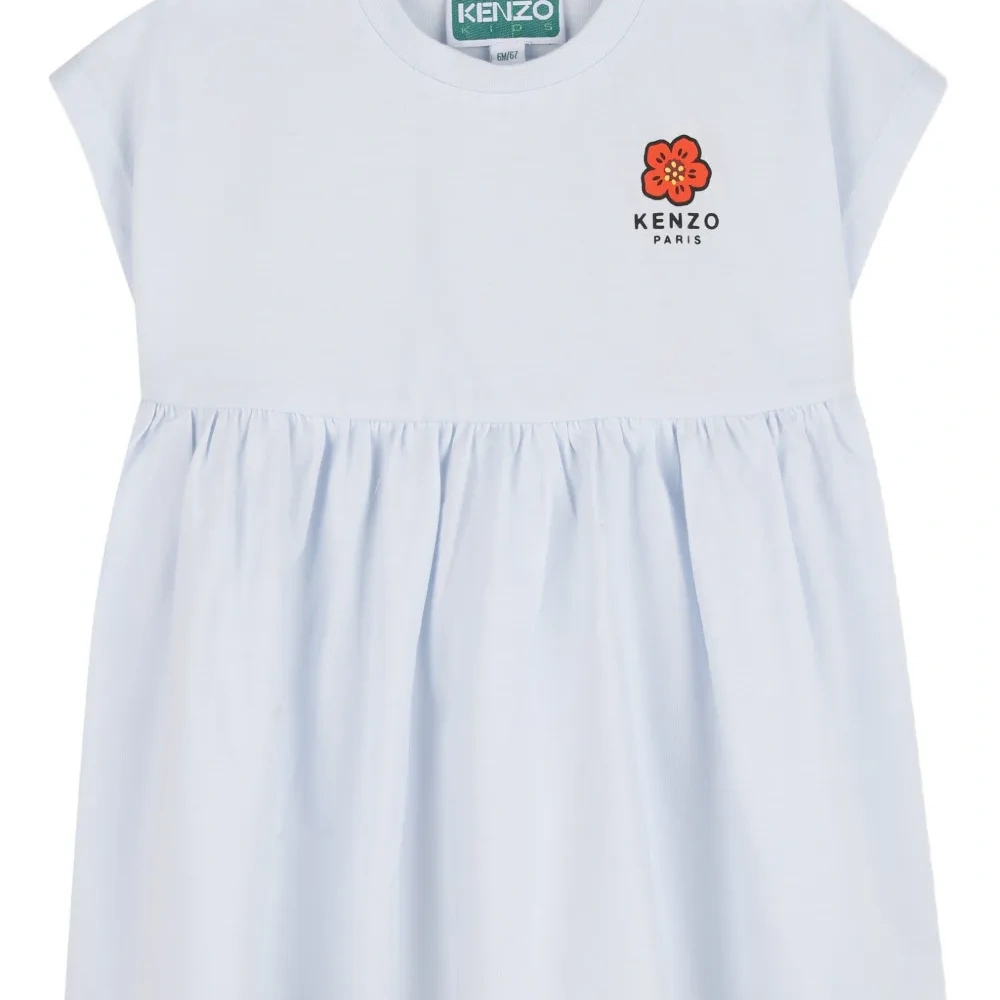 Платье с цветочной аппликацией