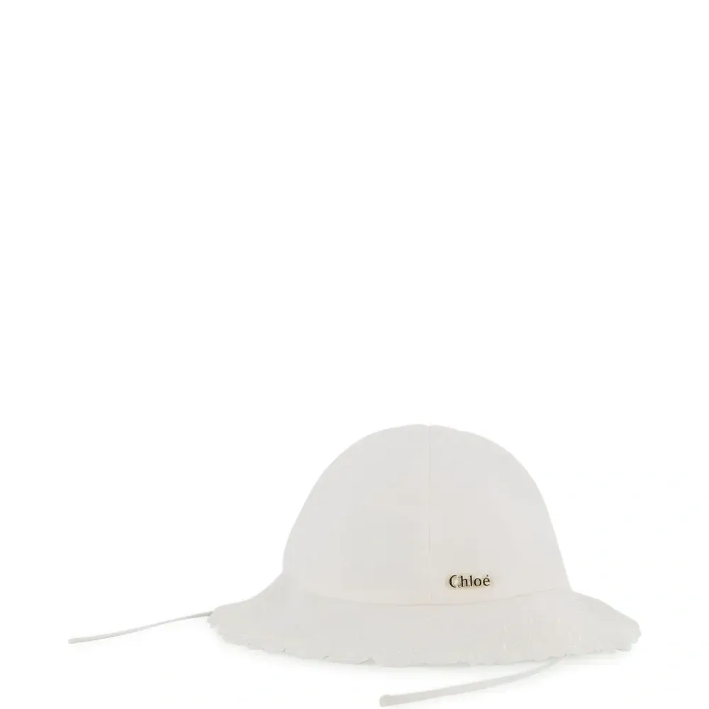 Шляпа с цветочной аппликацией