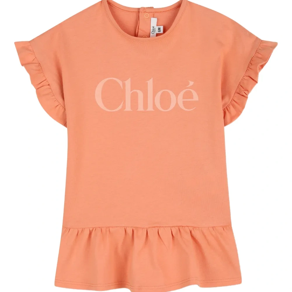 Платье с оборками и логотипом