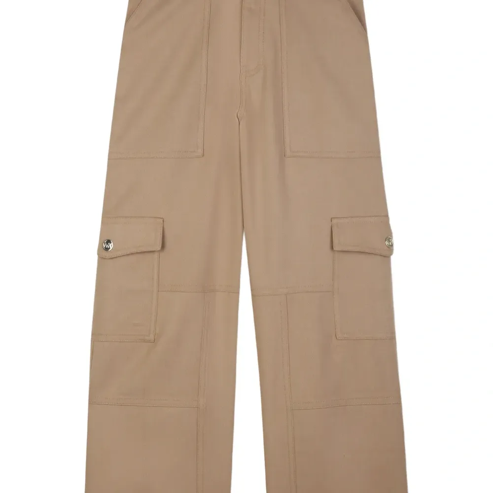 Брюки с накладными карманами