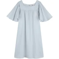 Платье с расклешёнными рукавами и вышивкой