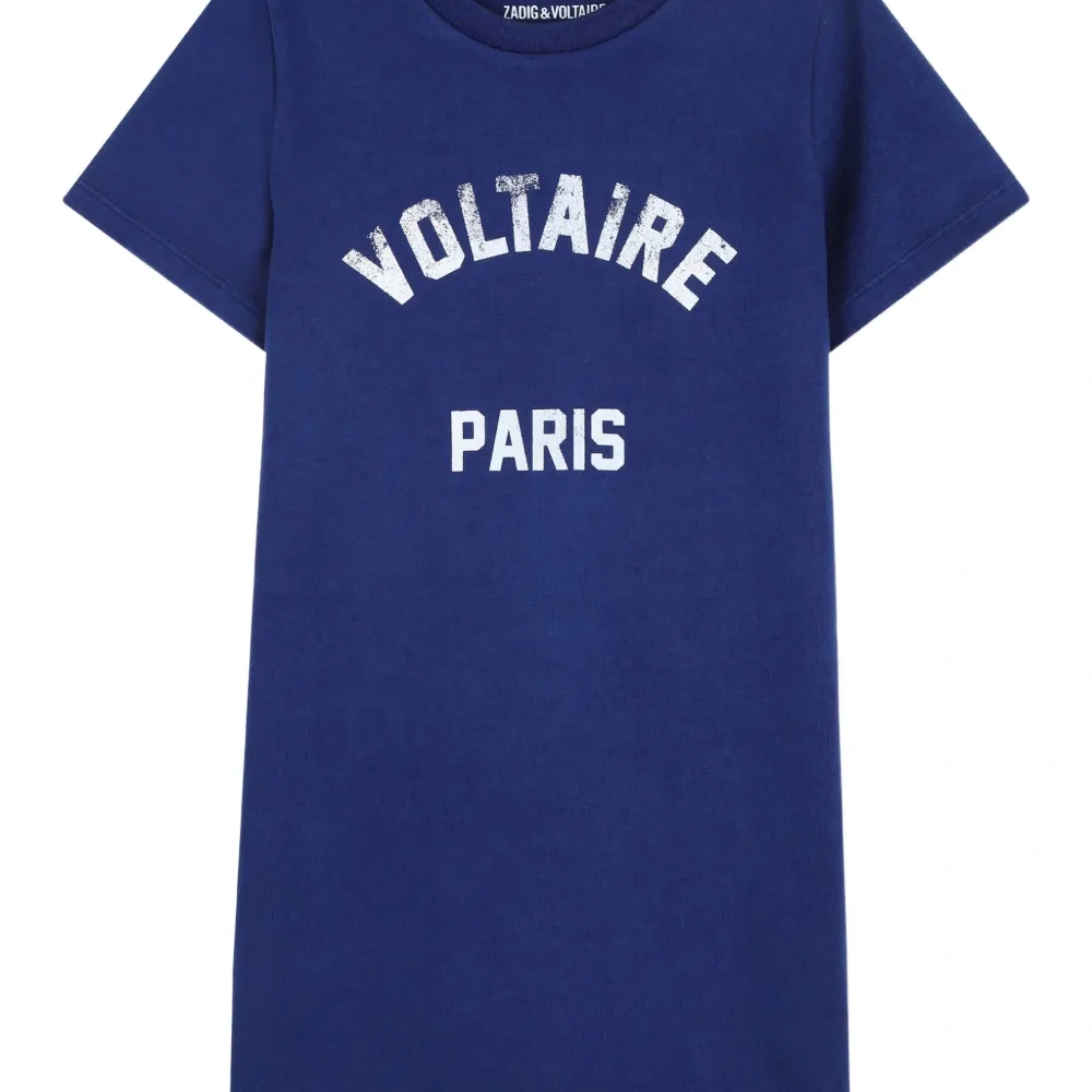 Платье с принтом и короткими рукавами