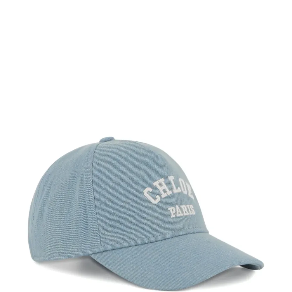 Кепка с вышитым логотипом Кепка с вышитым логотипом