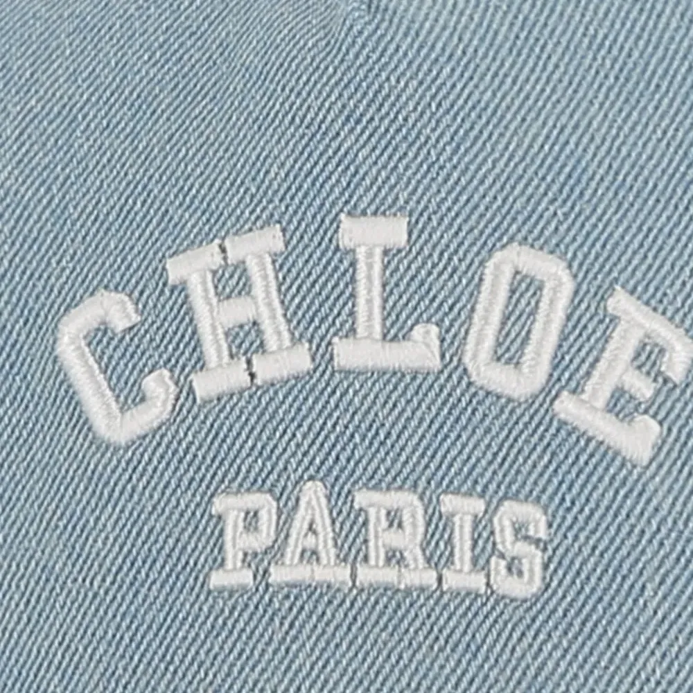 Кепка с вышитым логотипом Кепка с вышитым логотипом