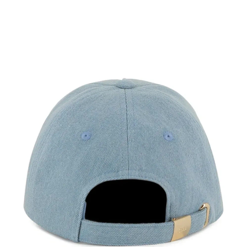 Кепка с вышитым логотипом Кепка с вышитым логотипом