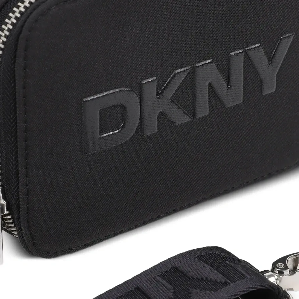 Сумка на плечо с тисненым логотипом