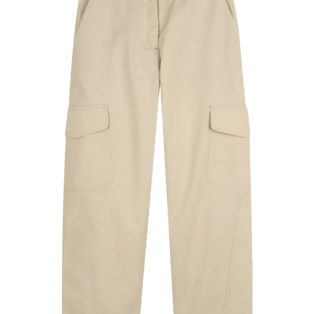 Брюки с накладными карманами