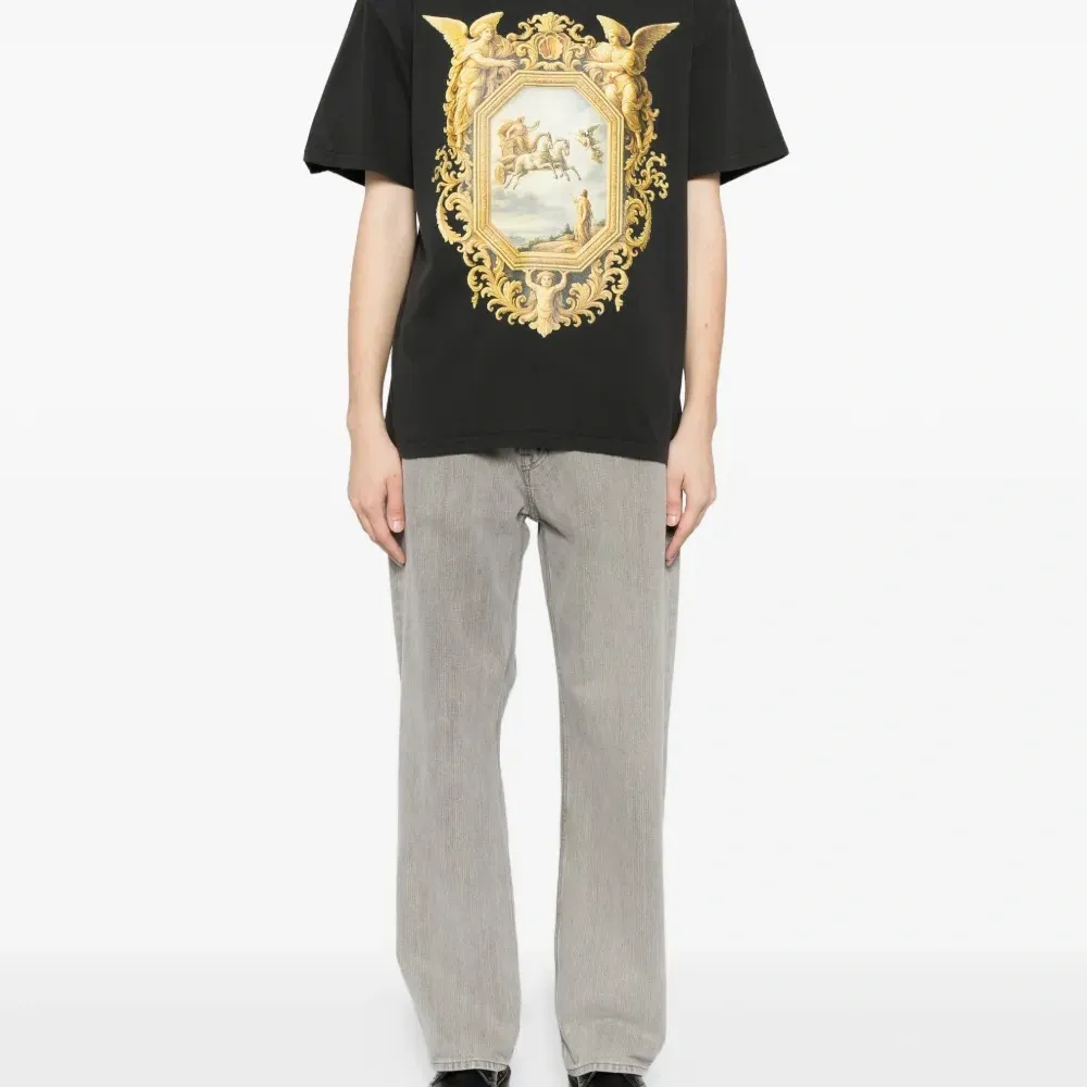 Футболка с графичным принтом