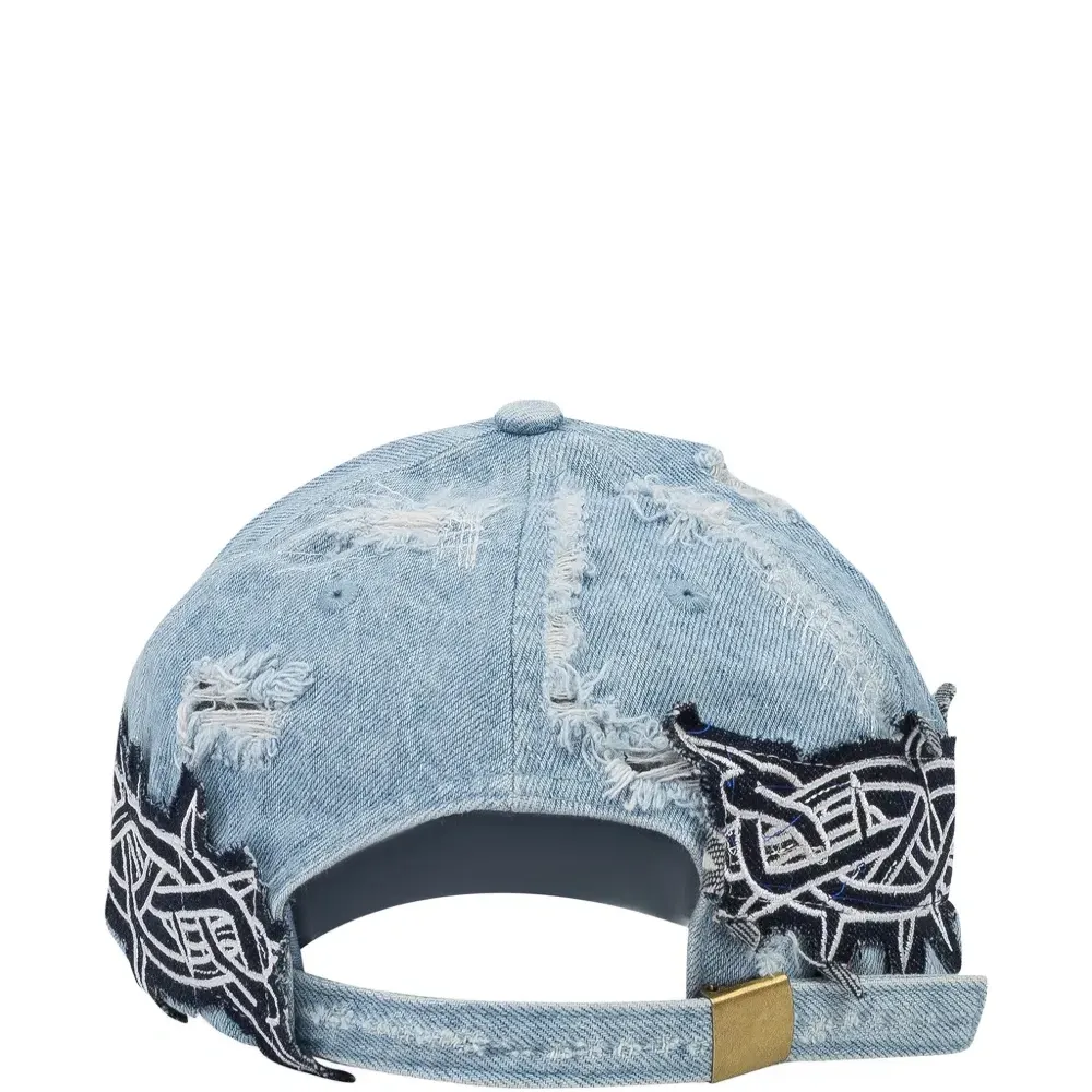 Бейсболка с шипами